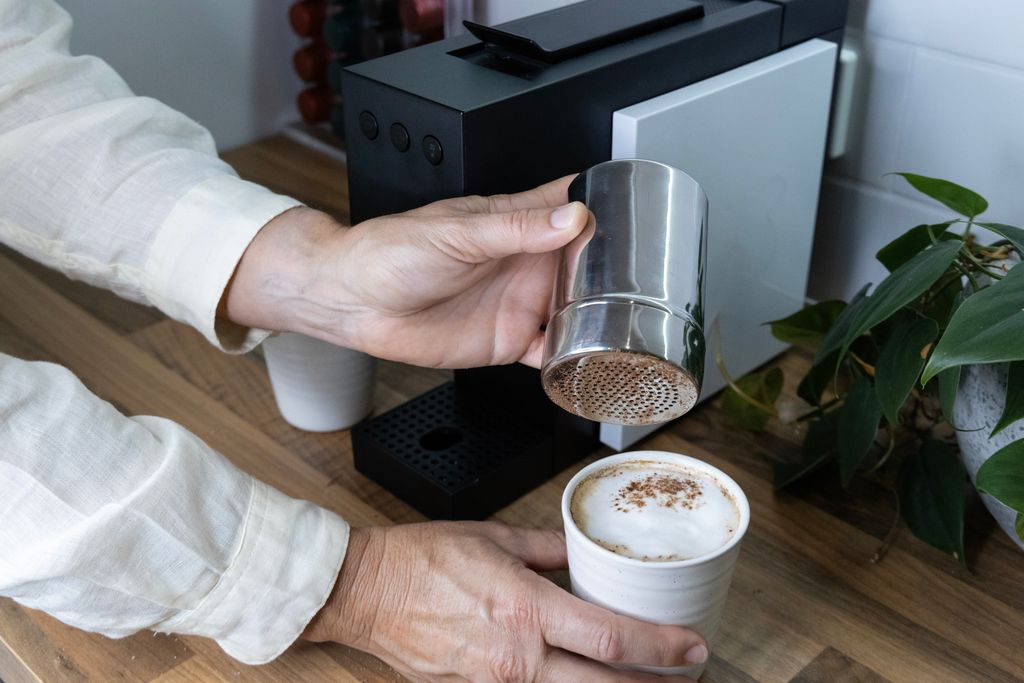 S/S Shaker w/Lid 2mm Holes