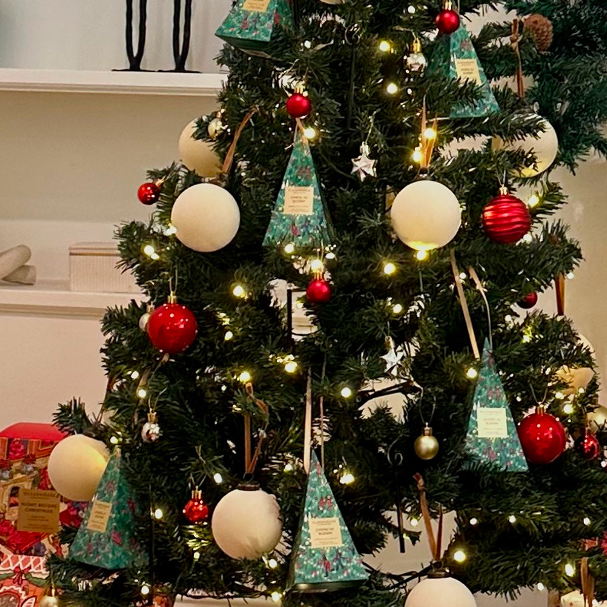 Kyoto In Bloom 30g Christmas Candle Bauble