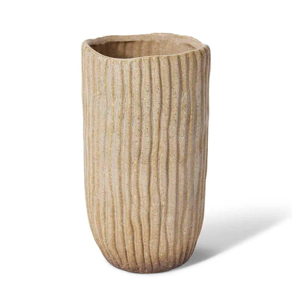 Jonas Vase