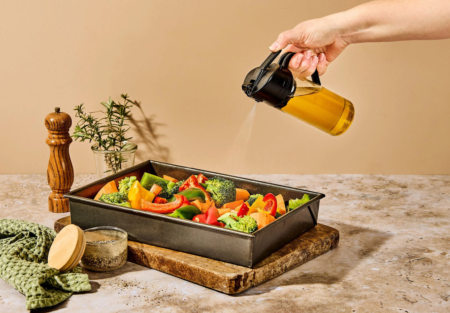 Oileroo | Black + Glass Bottle