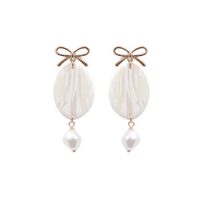 Kiki Earrings | Pearl Bow